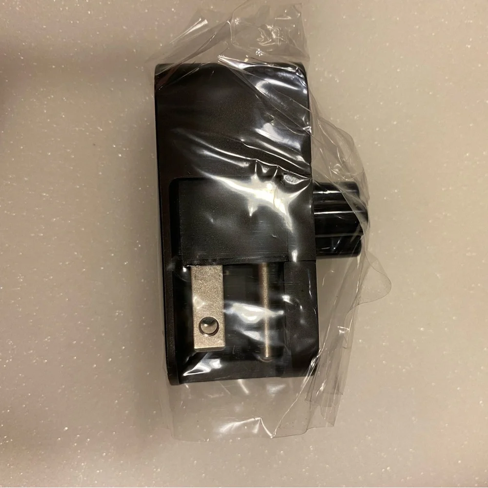 NWT Dell Slim Power Adapter 65W 7.4 mm with 1 meter power cord and AC Duckhead